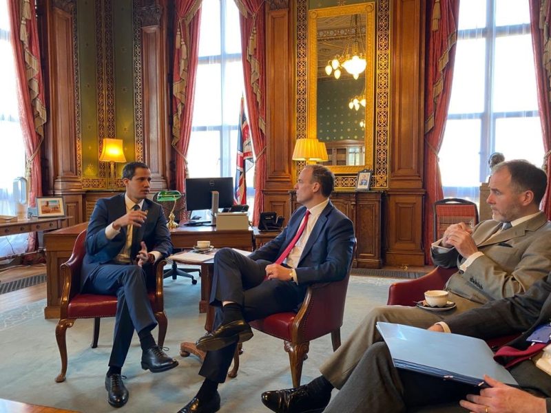 Reino Unido expresó respaldo inquebrantable a Juan Guaidó
