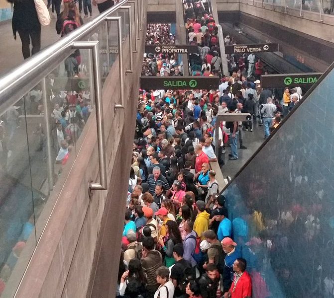 Un tren del Metro de Caracas fue desalojado en Los Dos Caminos