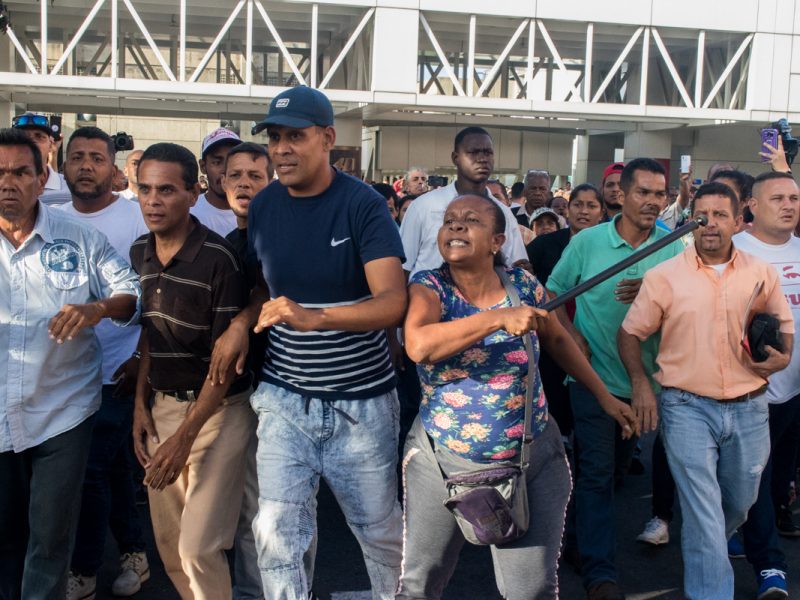 Guaidó llegó, vio y venció la violencia en Maiquetía