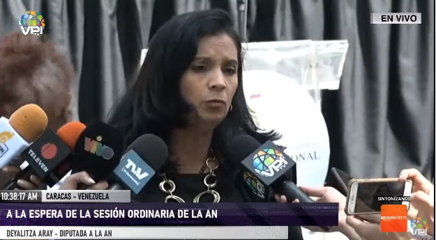 Llevarán a El Helicoide a choferes que trasladaron a diputados a Maiquetía, denuncia Deyalitza Aray