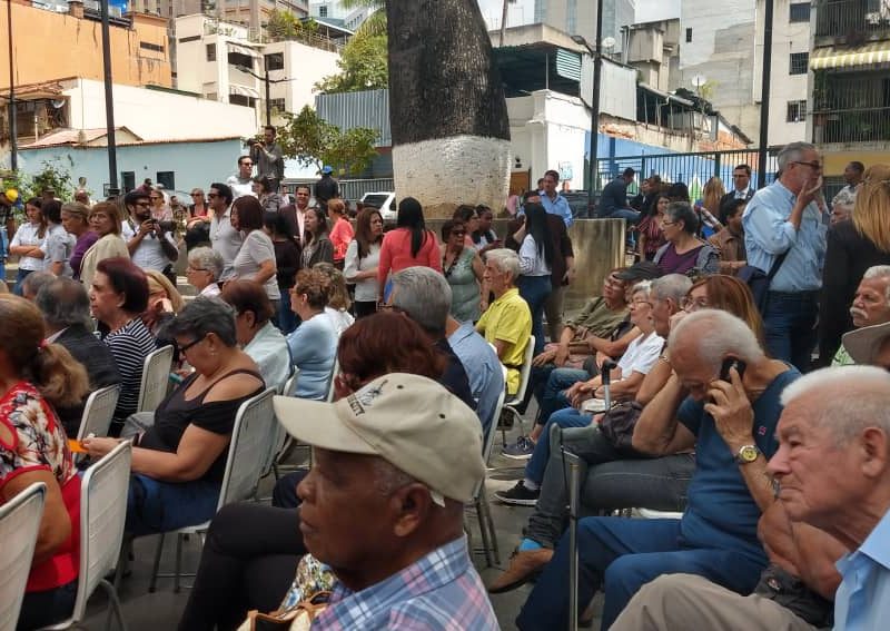 AN sesiona en Chacao y rechaza ataques a diputados y periodistas en Maiquetía