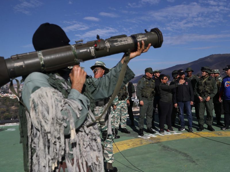 Maduro activa ejercicios militares en Venezuela por 72 horas