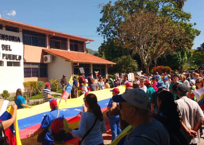 Merideños protestan ante Defensoría del Pueblo por continuos apagones