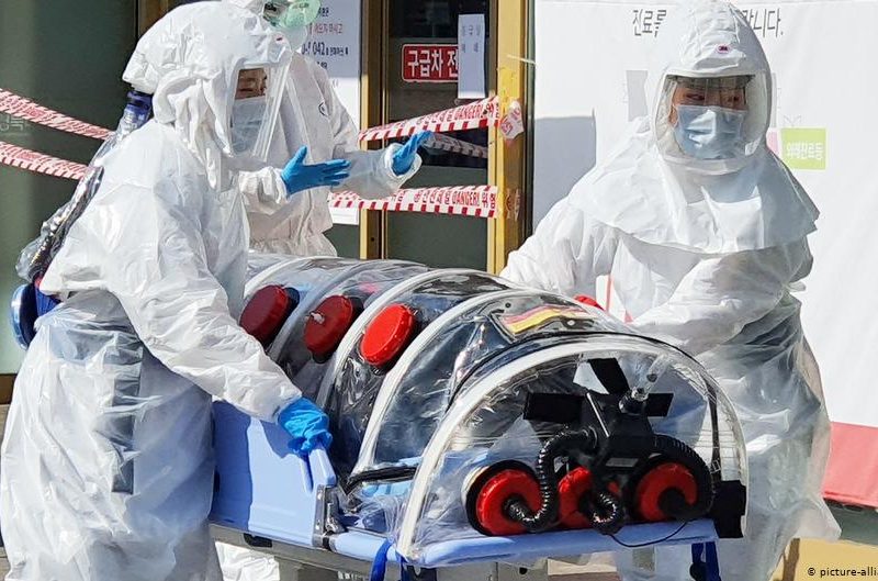 China reporta la mayor caída de nuevos casos de coronavirus en un mes
