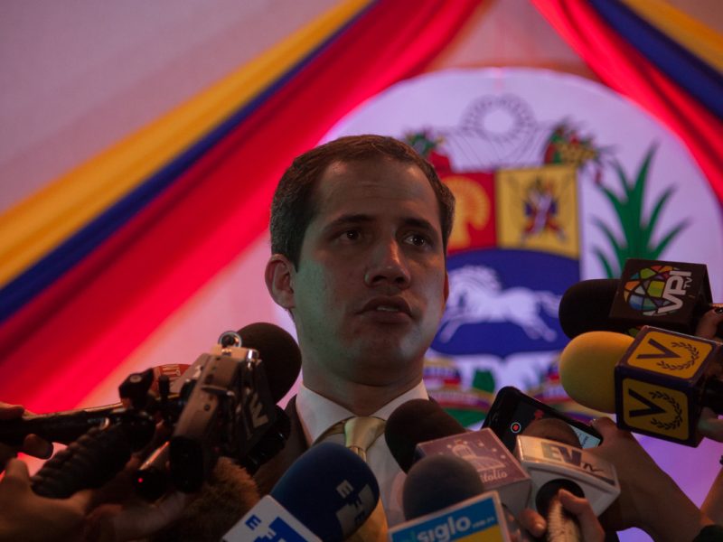 Guaidó a Maduro: No hay solución a la crisis mientras estén usurpando el poder