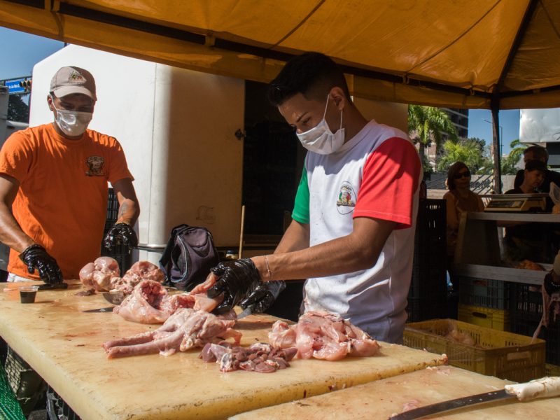 coronavirus caracas mercado de los palos grandes tapabocas