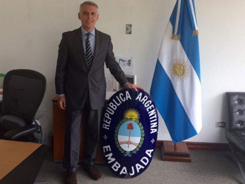 Cierran embajada de Argentina en Caracas tras dar positivo a COVID-19 embajador Porretti