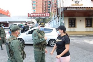 Gremios médicos denuncian que no despachan gasolina a personal de salud