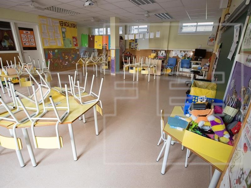 reabrir las escuelas y negocios