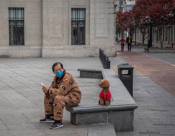 Chino con perro