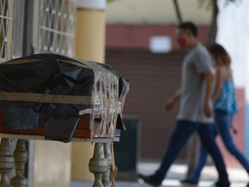 Guayaquil: Cadáveres abandonados, alarma social y escasez de paracetamol