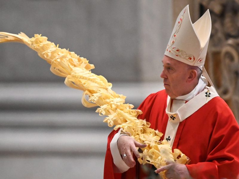 El papa inicia una Semana Santa sin fieles por el coronavirus