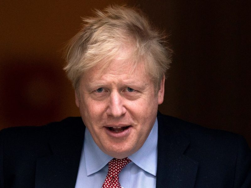 Boris Johnson es trasladado a cuidados intensvios al empeorar su salud