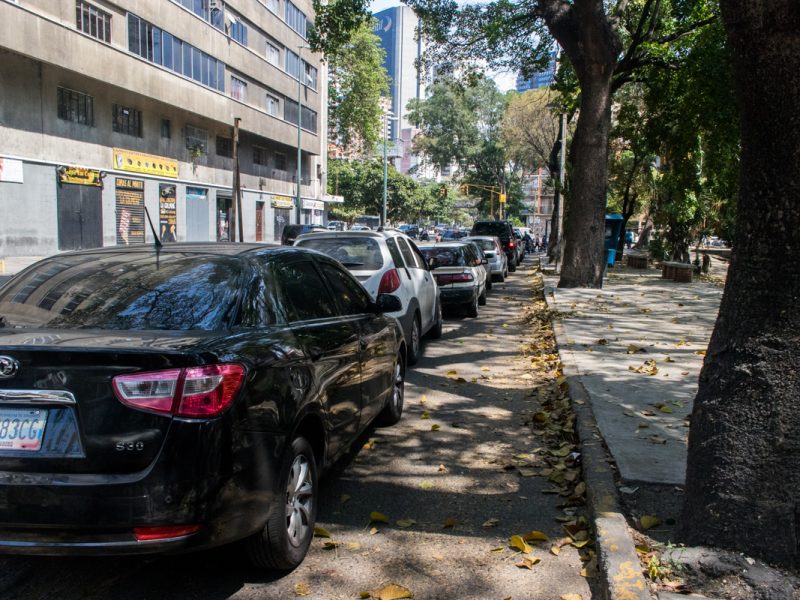 Racionan gasolina en Caracas por terminal de número de placa