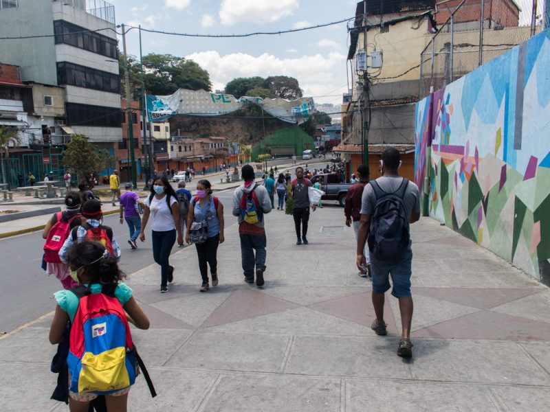 Así se vive en Petare: horarios restringidos para comprar alimentos por la cuarentena