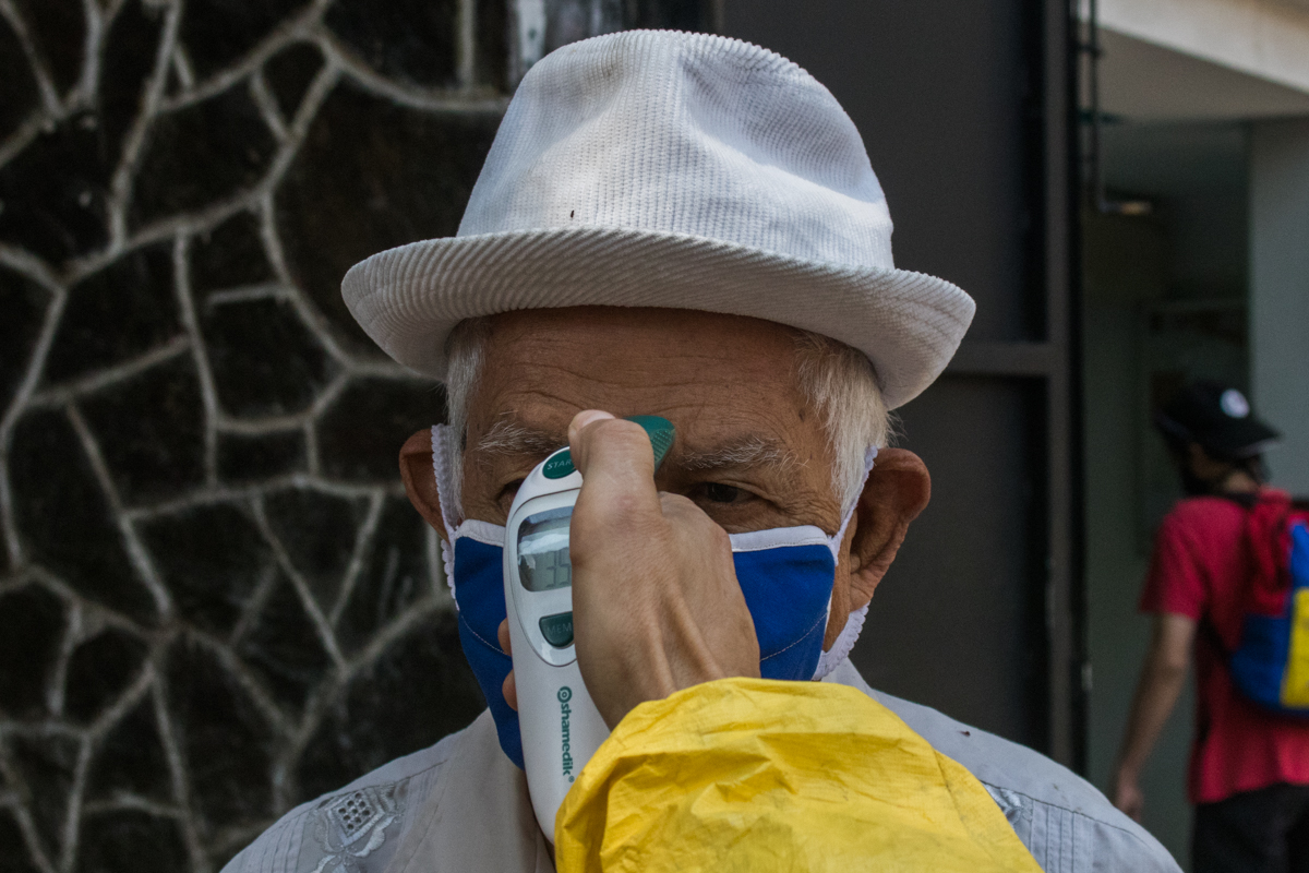 Venezuela mercado guaicaipuro medicion de temperatura