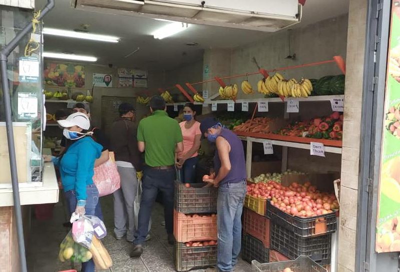La Candelaria se resiste a la cuarentena cuando es fecha de cobro