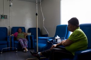 Restricciones y fallas de servicios en cuarentena agravan situación de personas con cáncer