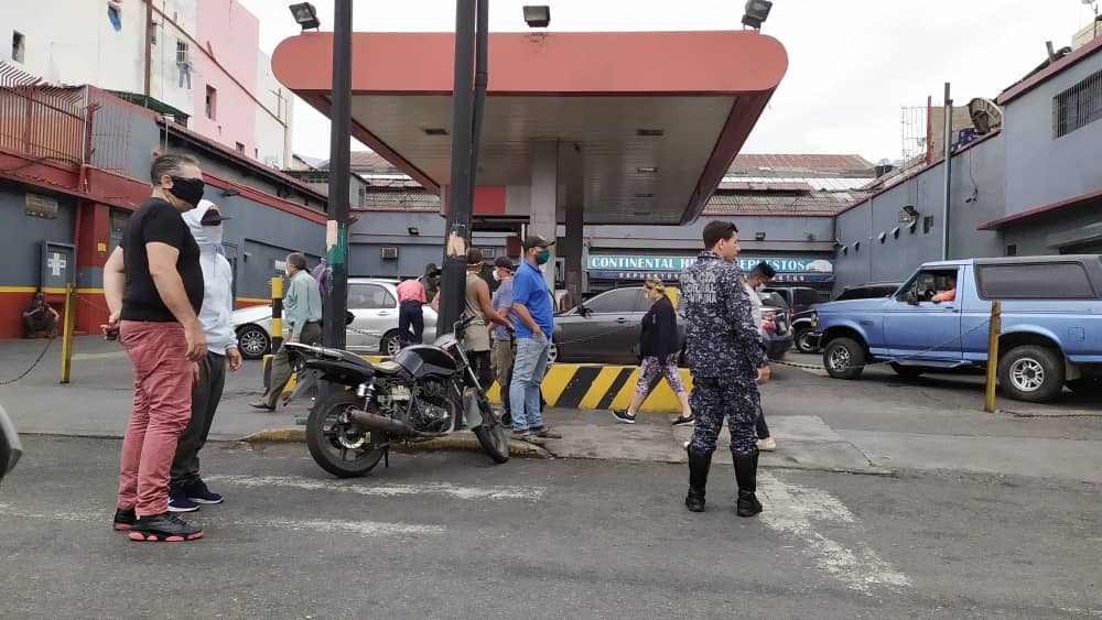 Así están las estaciones de servicio en Caracas (Fotos)
