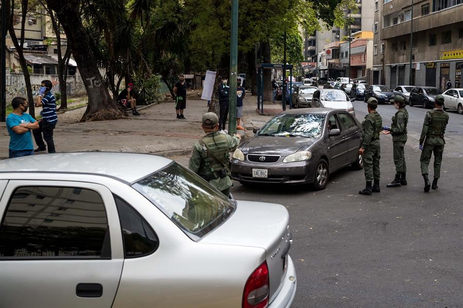 Así están las estaciones de servicio en Caracas (Fotos)