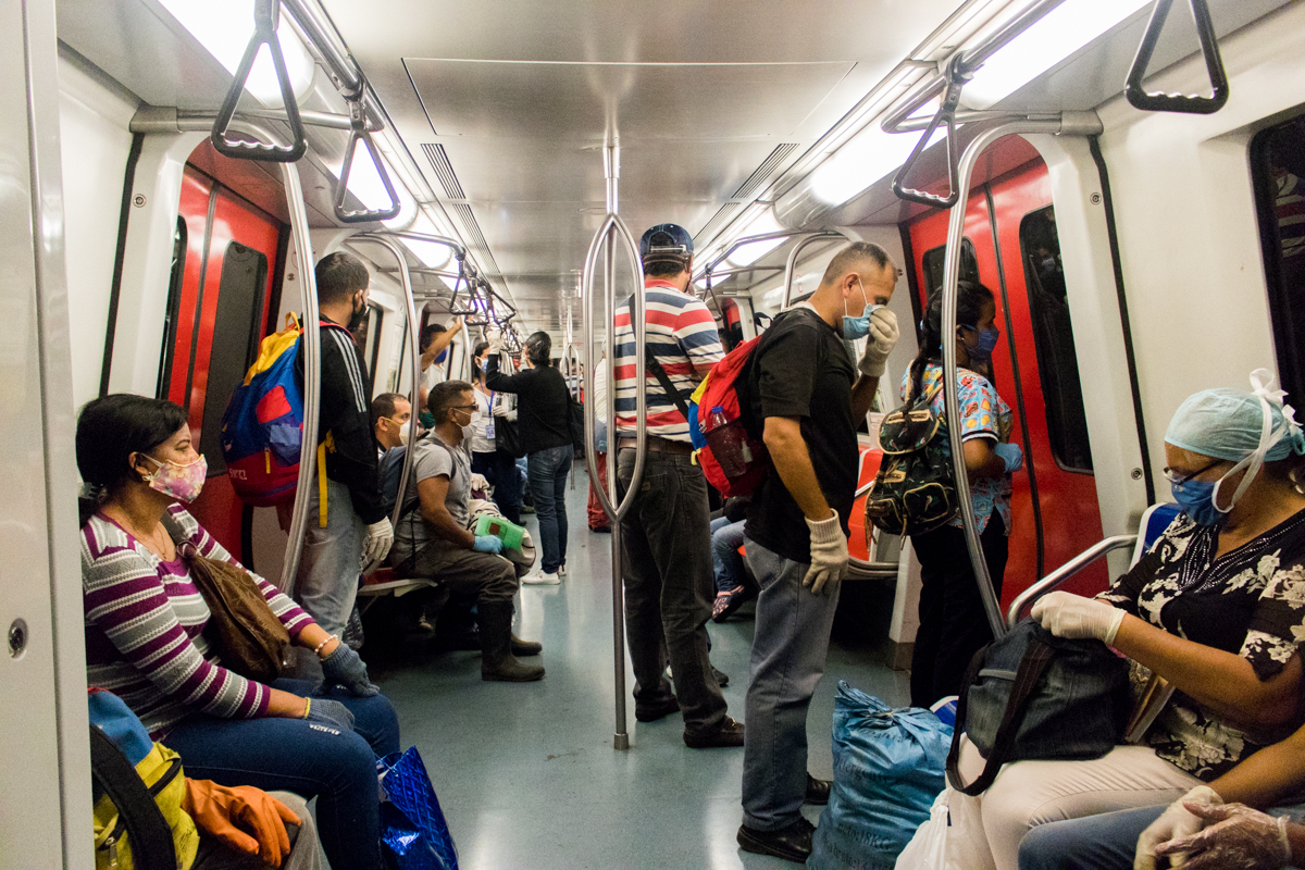 Más limpieza y menos usuarios El Metro de Caracas, tras un mes de cuarentena tiene un flujo menor de usuarios, por las medidas para evitar la propagación del COVID-19 en Venezuela.