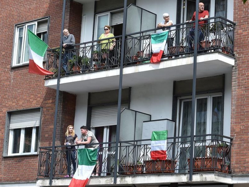 Italaia celebra su Día festivo en confinamiento