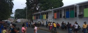Motín se produjo por hambre en cárcel de Guanare, denuncian familiares a OVP