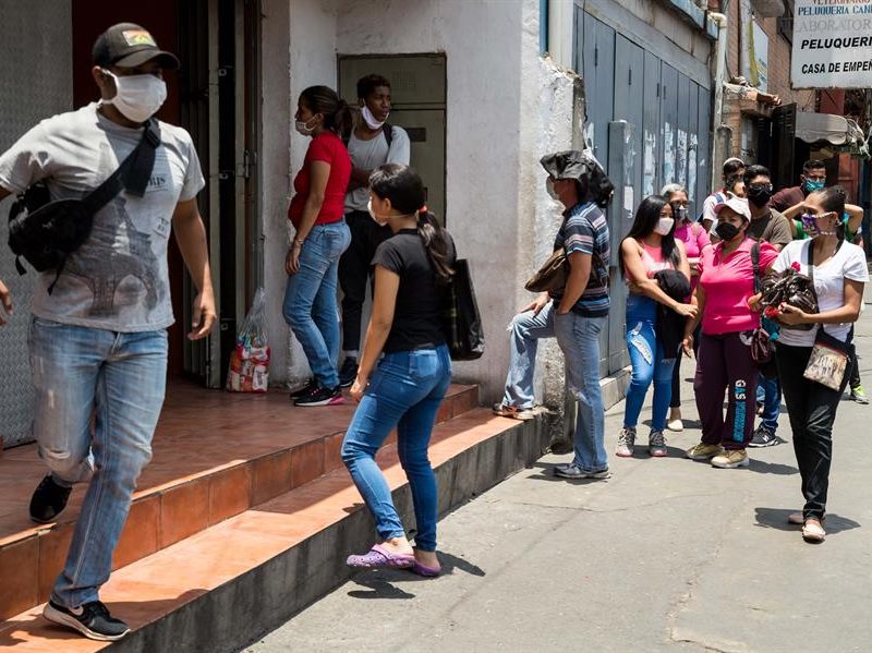Casos de la COVID-19 confirmados reportados y estimados de acuerdo al modelo Jombart et al. 2020 en Venezuela hasta el 30-03-2020