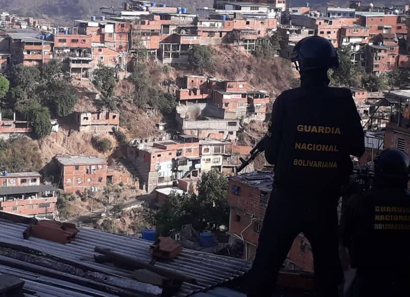 un operativo policial