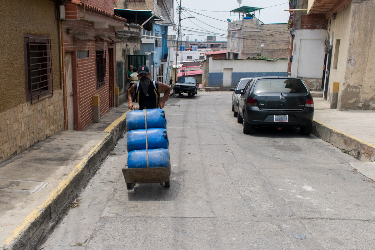 Job Aguilar pimpinero escasez de agua caracas mayo 2020