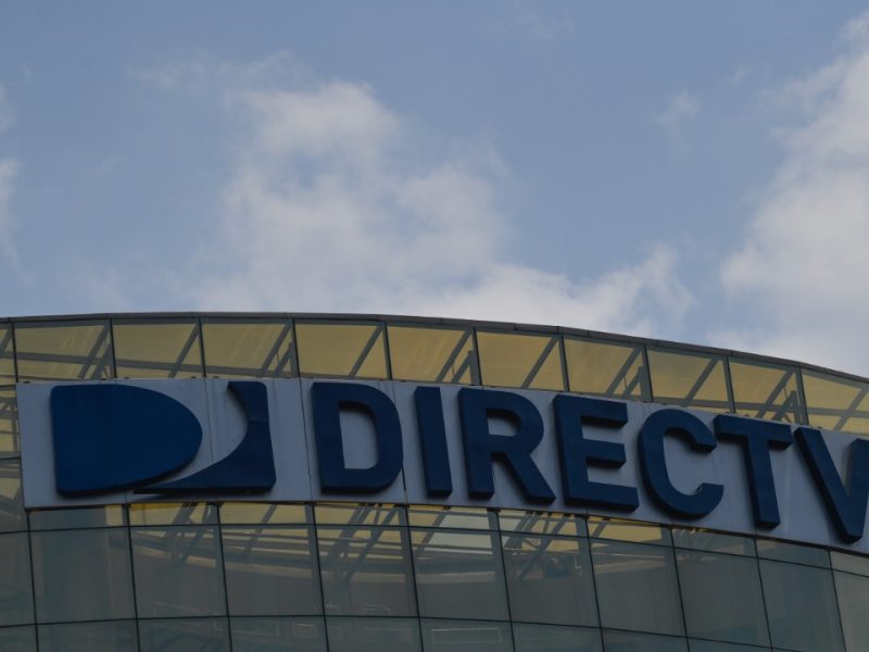 Excarcelan a exgerentes de Directv, pero les prohíben salir del país