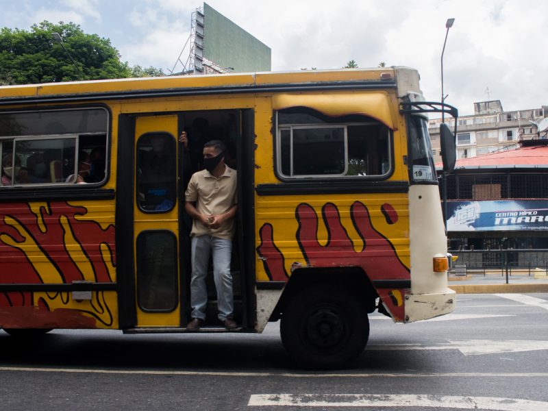 Transportistas y usuarios creen inviable que camioneticas viajen medio vacíos