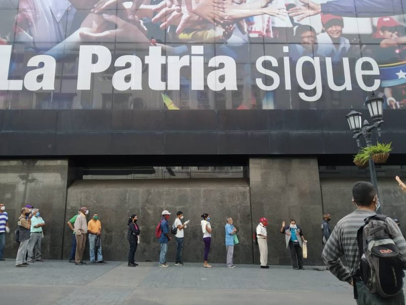 Con restricciones para adultos mayores reinicia la banca este #1Junio