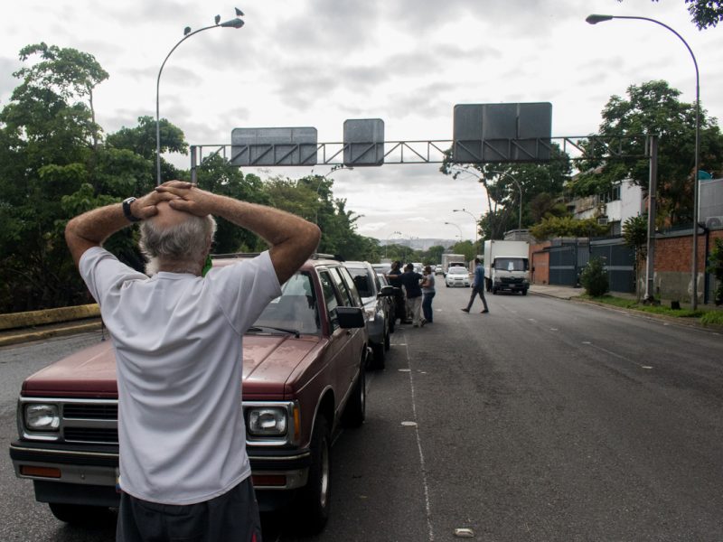 A pesar del nuevo precio de la gasolina, las colas para surtir combustible no cesaron este #1Jun