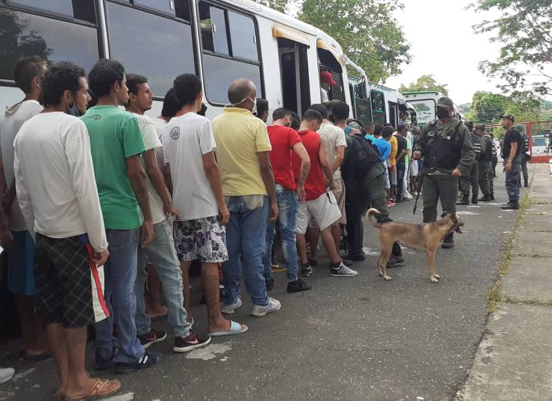 Familiares desconocen paradero de reclusos