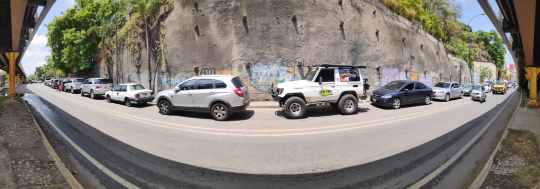 Colas en estaciones de servicio en Libertador, Chacao y Baruta sin gasolina este #2Jun