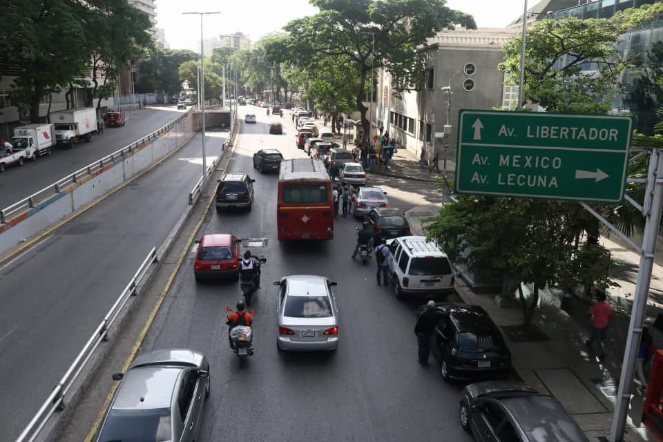 Cola en estaciones de servicio en Libertador, Chacao y Baruta sin gasolina este #2Jun