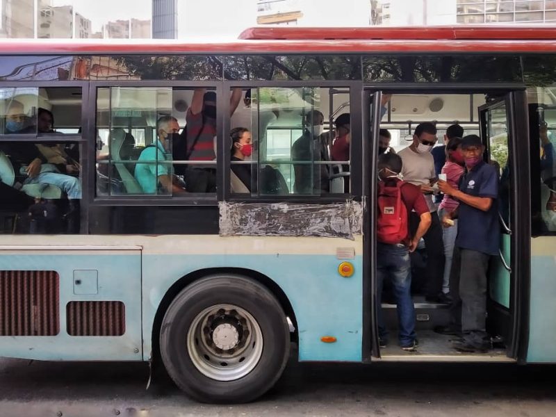 Habilitan ocho bombas de gasolina en Caracas para transportistas