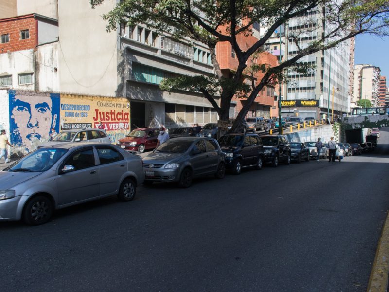 En regiones del país optan por gasolina dolarizada ante falta de la subsidiada #3Jun