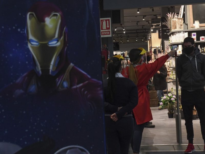 Reabren centros comerciales en Uruguay, que sigue achatando la curva de COVID-19