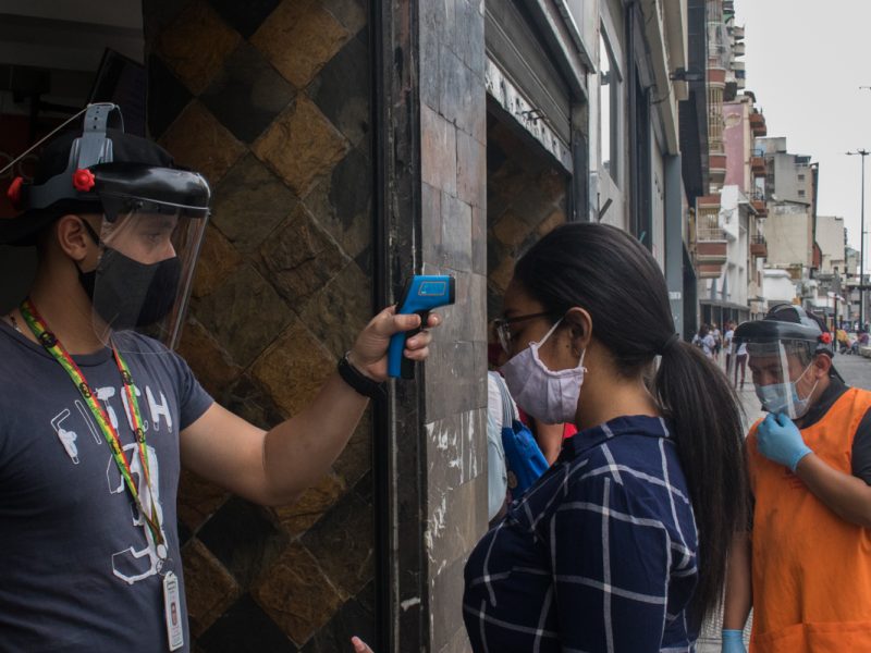 Medicion de temperatura establecimiento Caracas