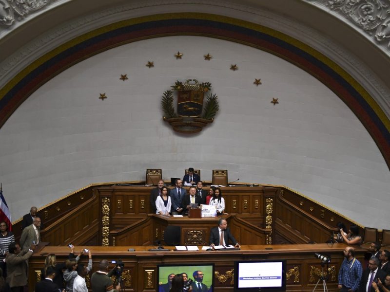 Hernández acusa de "complicidad interna" la filtración de audios que mostró Delcy Rodríguez