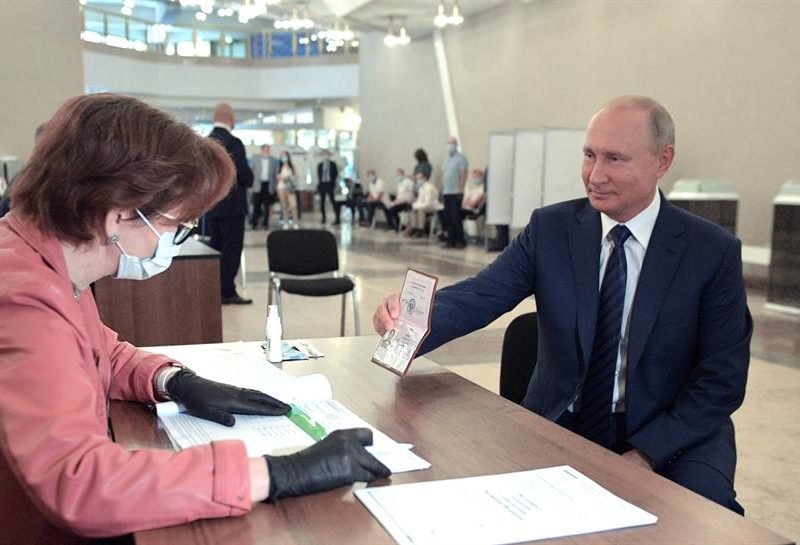 Rusia celebra referendo constitucional