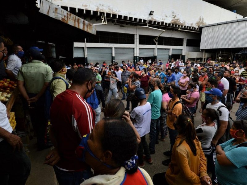 Cierran mercados municipales de Valencia por cuarentena radical