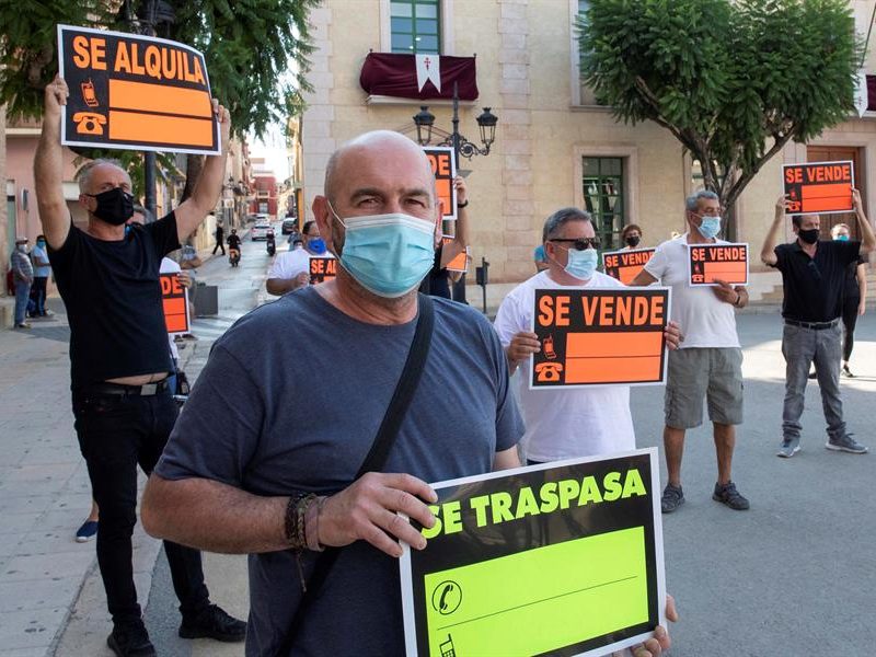 España endurece las medidas para atajar más de 220 brotes de coronavirus