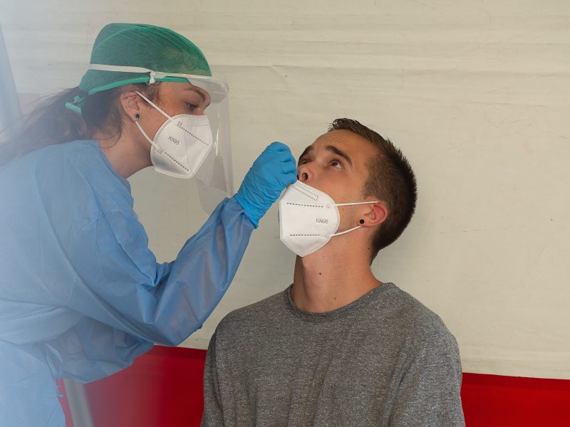 De 30 decesos del personal de salud, gobierno de Maduro solo reconoce a diez