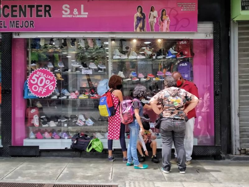 "Tenemos que salir a la calle para atraer a los clientes", comerciantes en Sabana Grande
