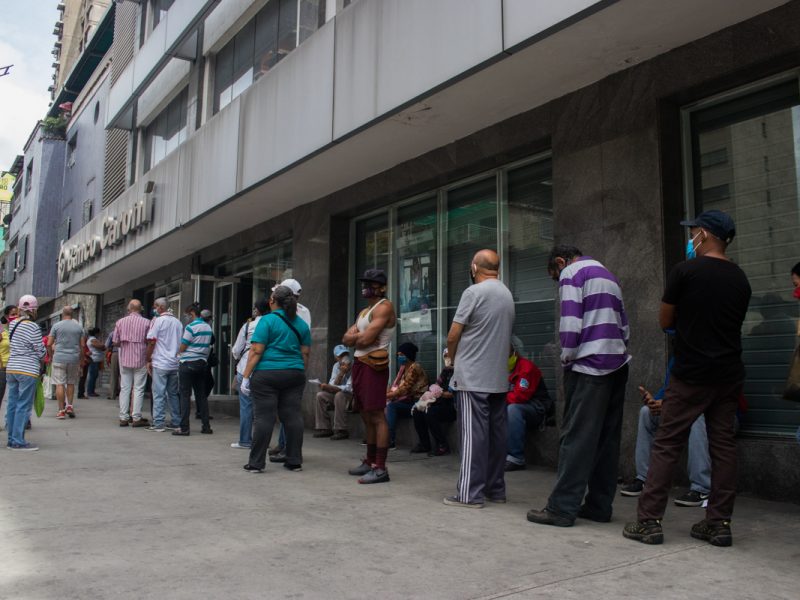 Un fallecido y 351 nuevos casos de COVID-19 en Caracas este #15Ago 