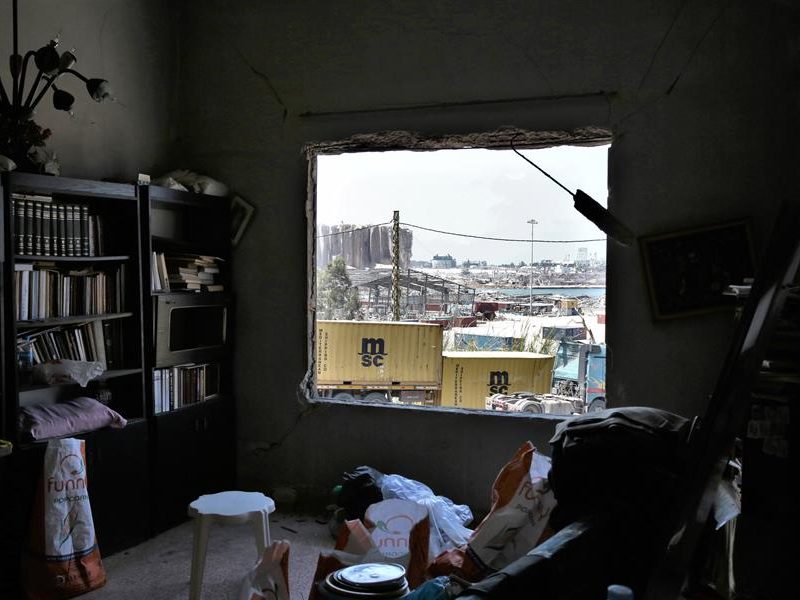 Voluntarios limpian Beirut