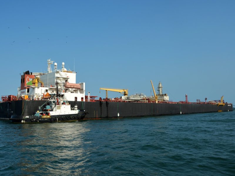 Estado venezolano inicia descarga de barriles de petróleo del Nabarima, afirma Argus Media